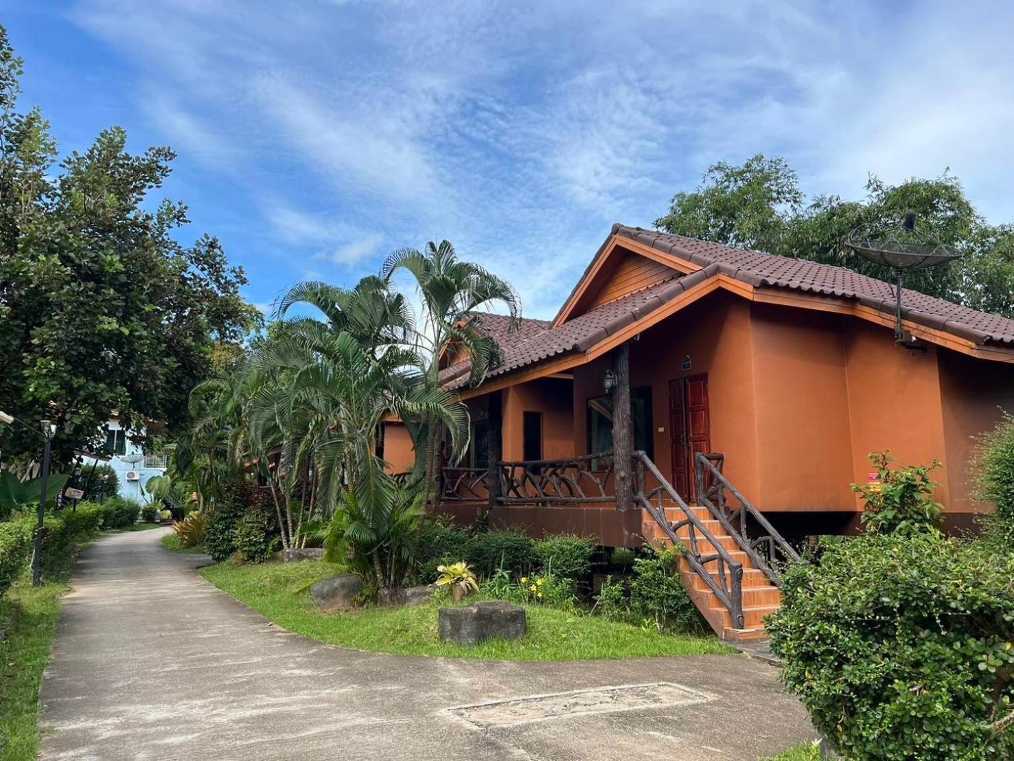 Khaosok Rainforest Resort Khao Sok National Park Exterior photo